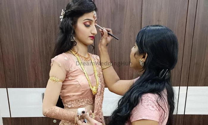 Makeup Mantra Beauty parlour